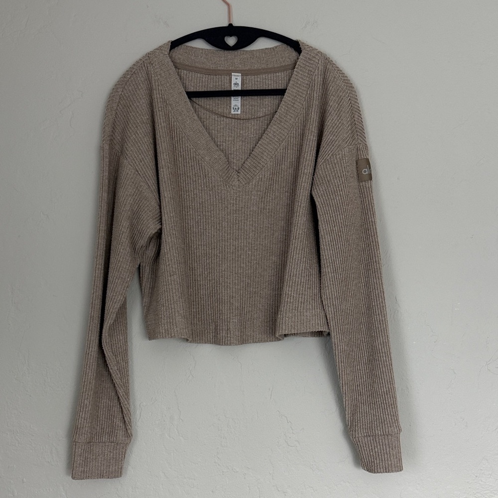 ALO Yoga Muse V-Neck Pullover Gravel